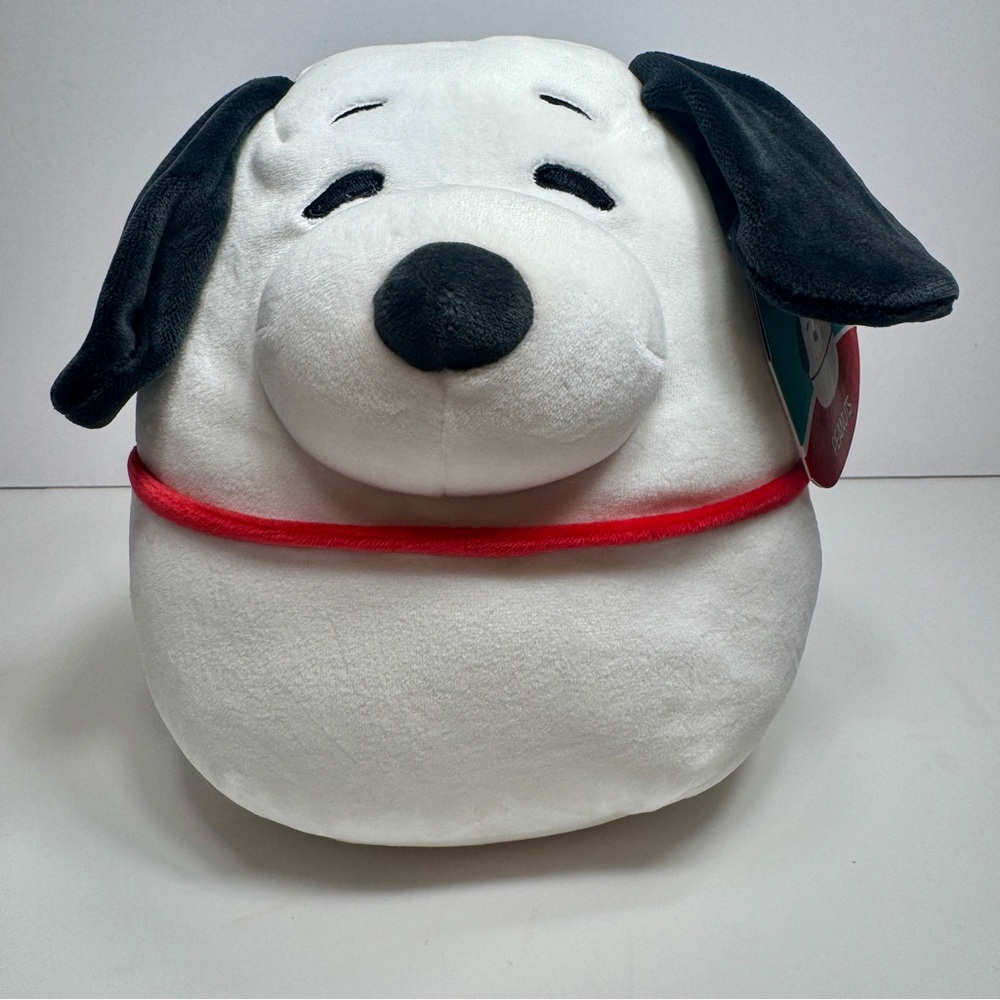 NWT. Squishmallows Peanuts Classic Snoopy 8" Plush